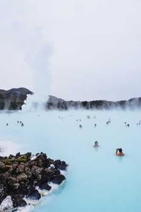 This is a sample image. This is an alt text.